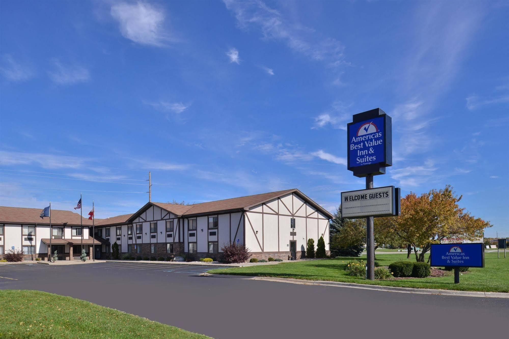 Americas Best Value Inn & Suites-Birch Run Exterior foto