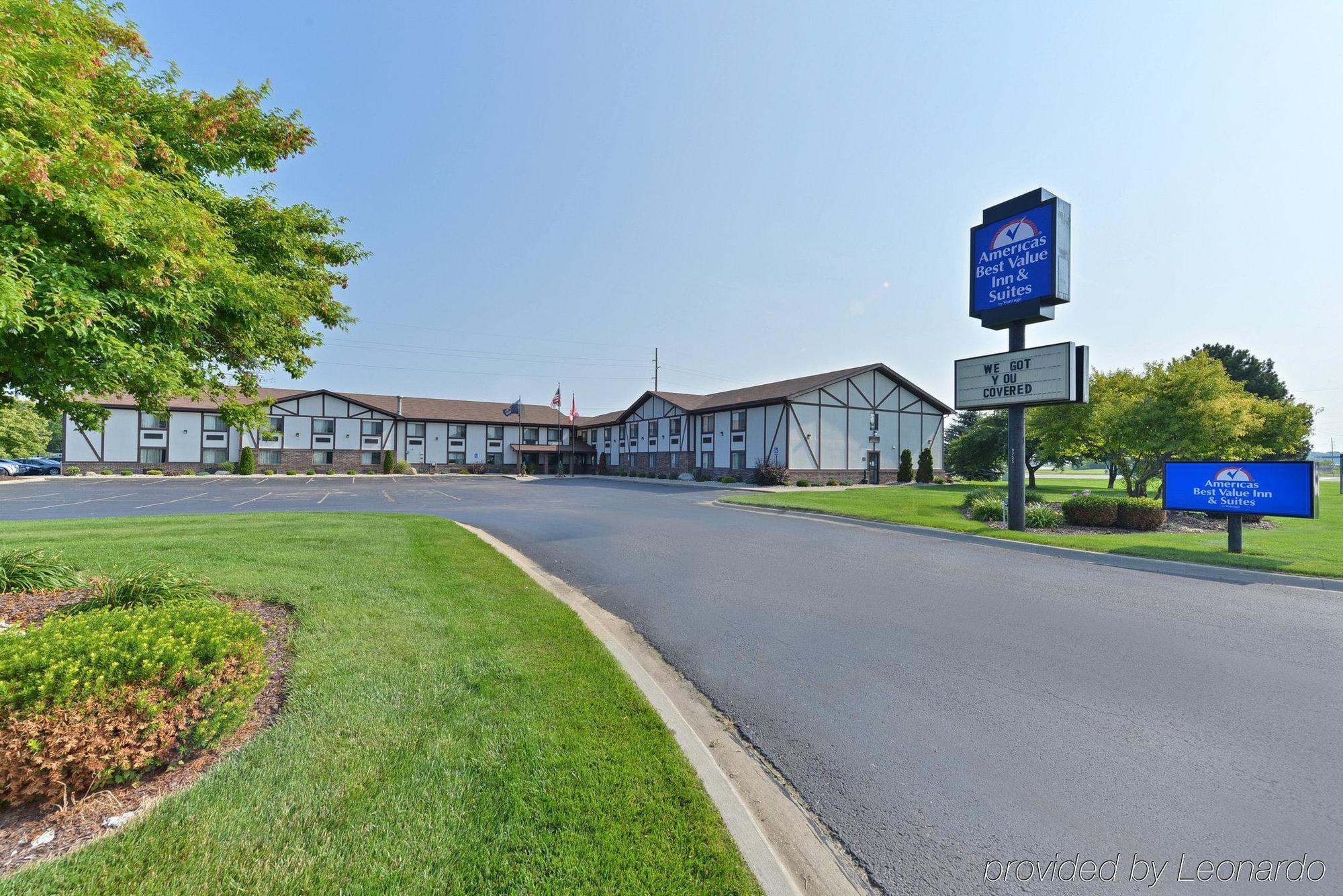 Americas Best Value Inn & Suites-Birch Run Exterior foto